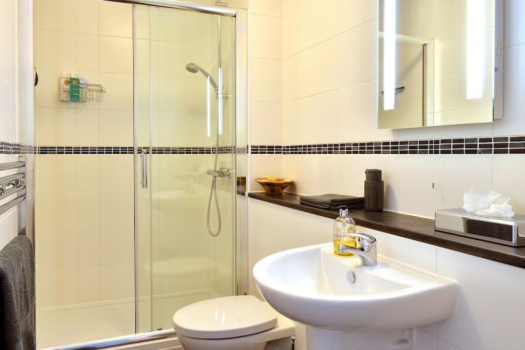 Апартаменти **Spotless, Bright 2 Double Bed, Period Features** Бат Екстер'єр фото